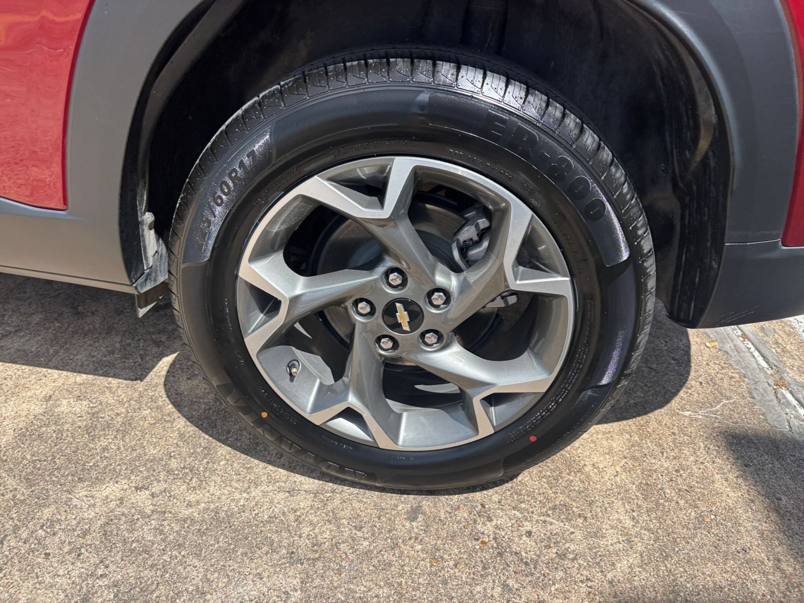 Used 2025 Chevrolet Trax LT FWD image 24