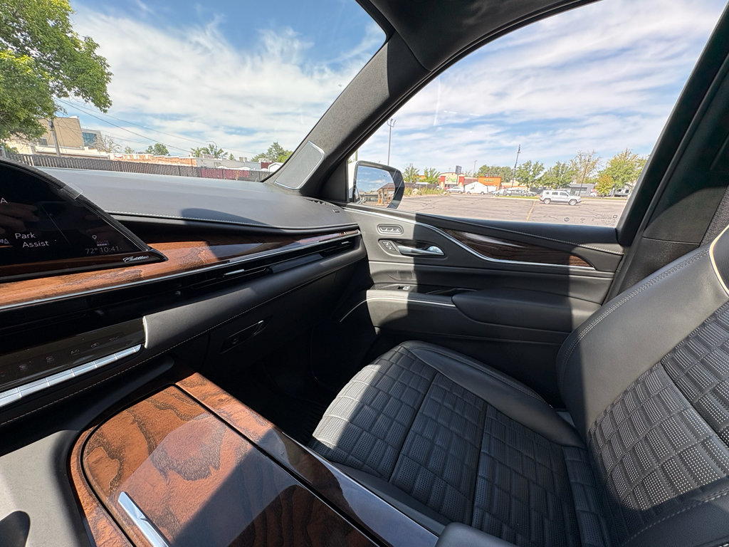 Used 2021 Cadillac Escalade Premium Luxury Platinum AWD/4WD image 31