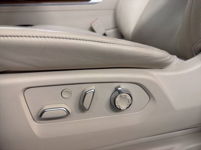 Used 2025 Cadillac Escalade Premium Luxury Platinum w/ LPO, Radiant Package RWD image 14