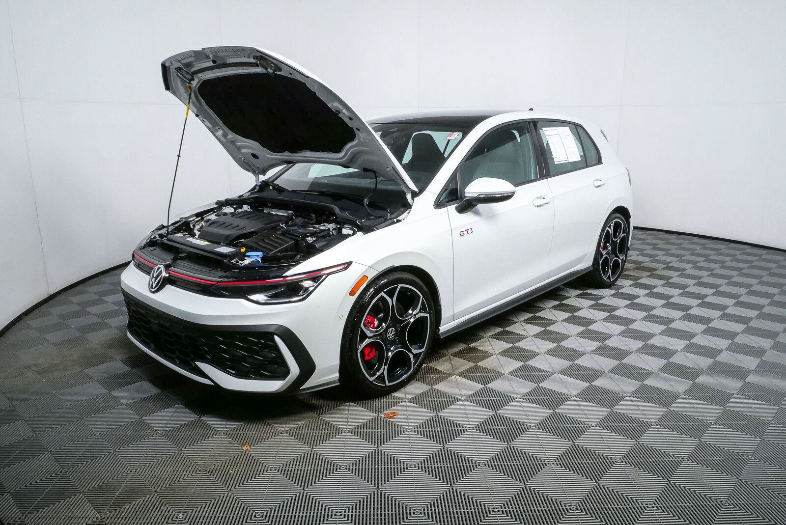 Certified 2025 Volkswagen GTI Autobahn FWD image 35