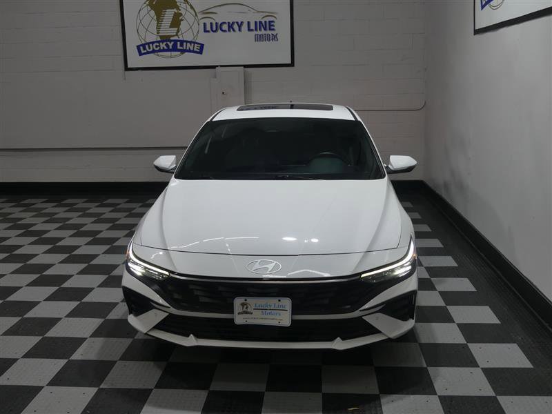 Used 2024 Hyundai Elantra Limited image 3