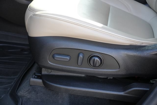 Used 2022 Chevrolet Traverse Premier FWD image 12