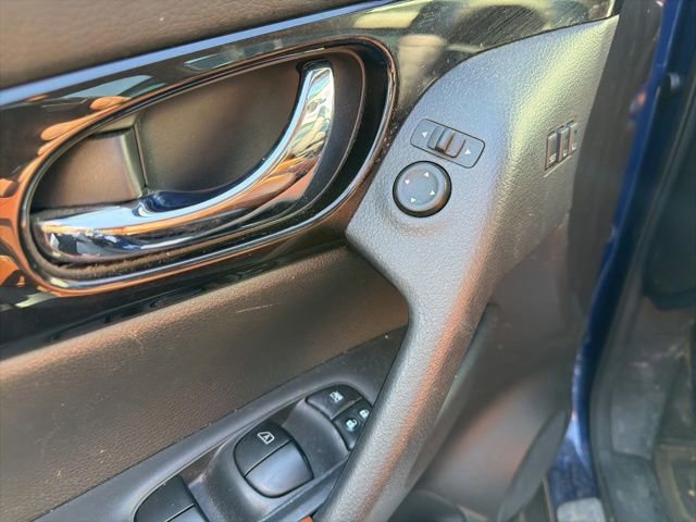 Used 2017 Nissan Rogue SL w/ SL Premium Package AWD/4WD image 17