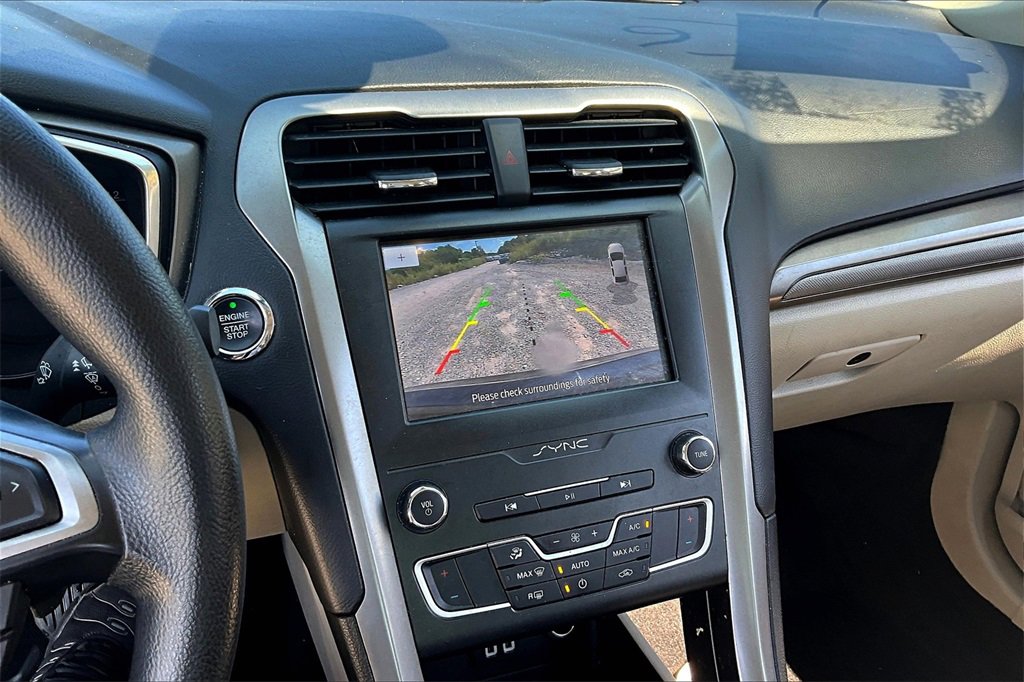 Used 2020 Ford Fusion SE w/ Fleet SE Value Package image 16