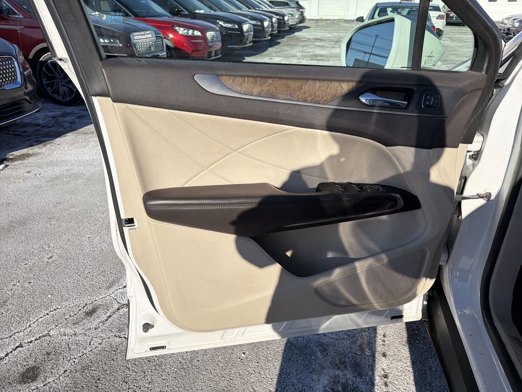 Used 2017 Lincoln MKC Reserve w/ Lincoln MKC Climate Package AWD/4WD image 10