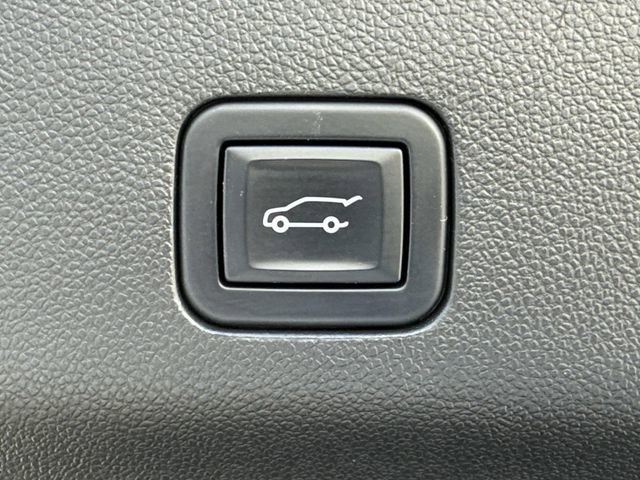 Used 2022 GMC Yukon SLT w/ SLT Premium Package image 22