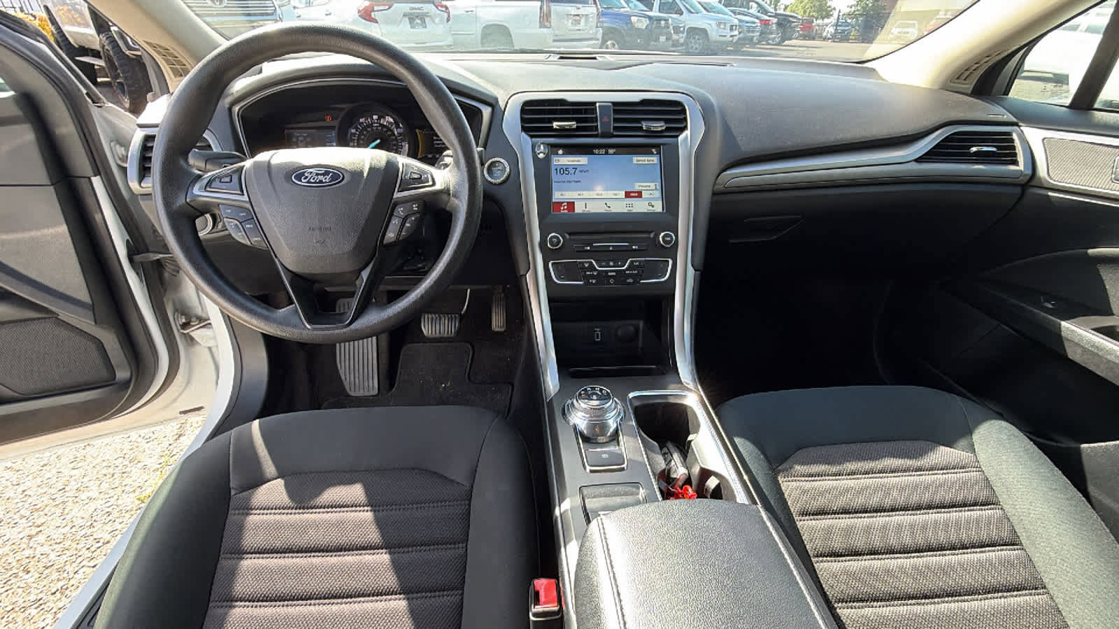 Used 2018 Ford Fusion SE w/ Fusion SE Technology Package FWD image 18