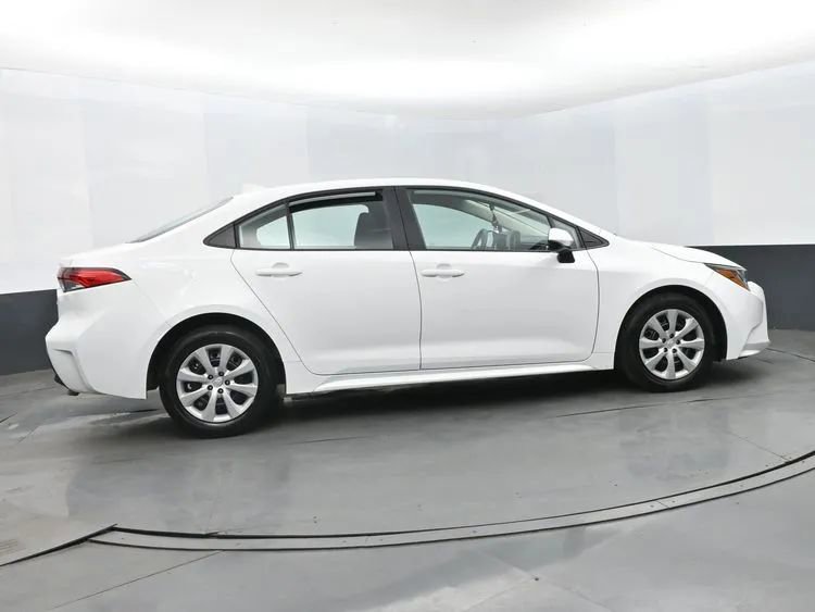 Used 2025 Toyota Corolla LE image 4