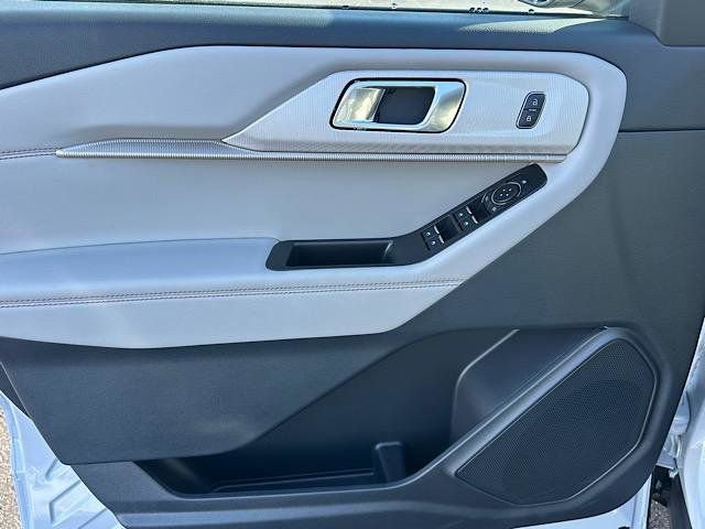 New 2025 Ford Explorer Active w/ Active Comfort Package image 10
