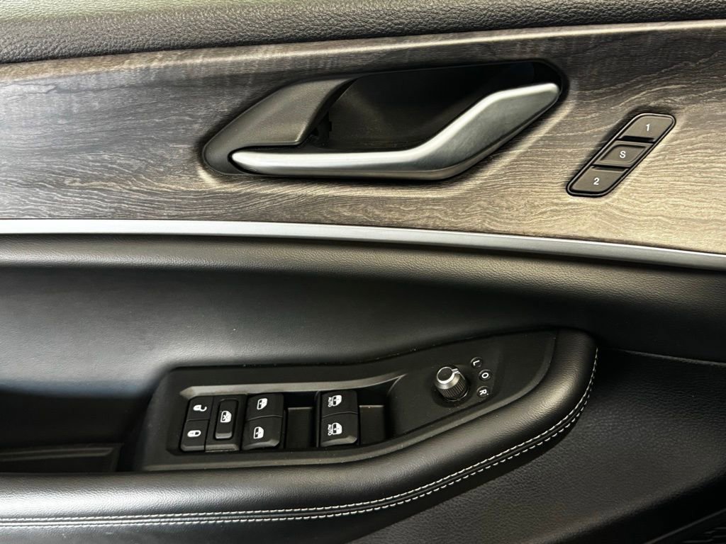 Certified 2024 Jeep Grand Cherokee L Limited w/ Luxury Tech Group II image 14