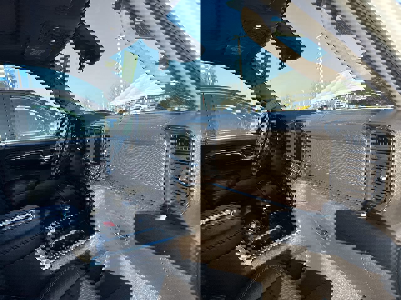 Used 2022 Chevrolet Silverado 1500 LTZ w/ LTZ Premium Package image 28