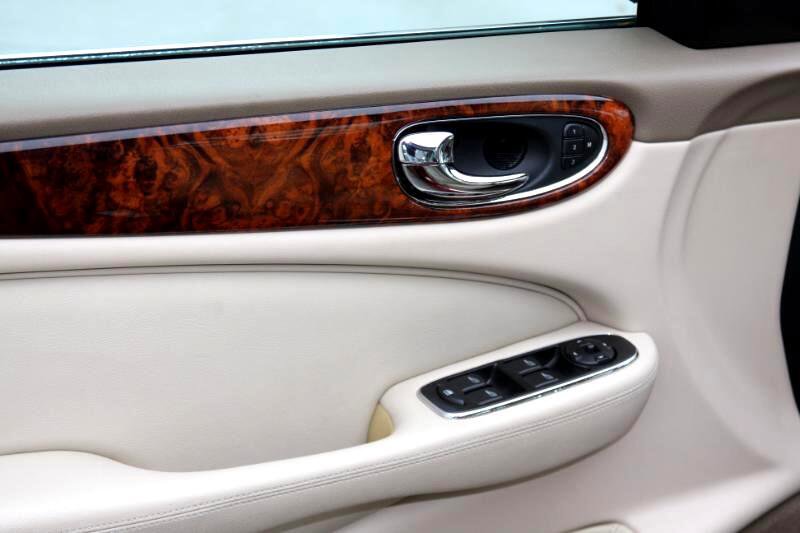Used 2004 Jaguar XJ8 XJ8 image 22