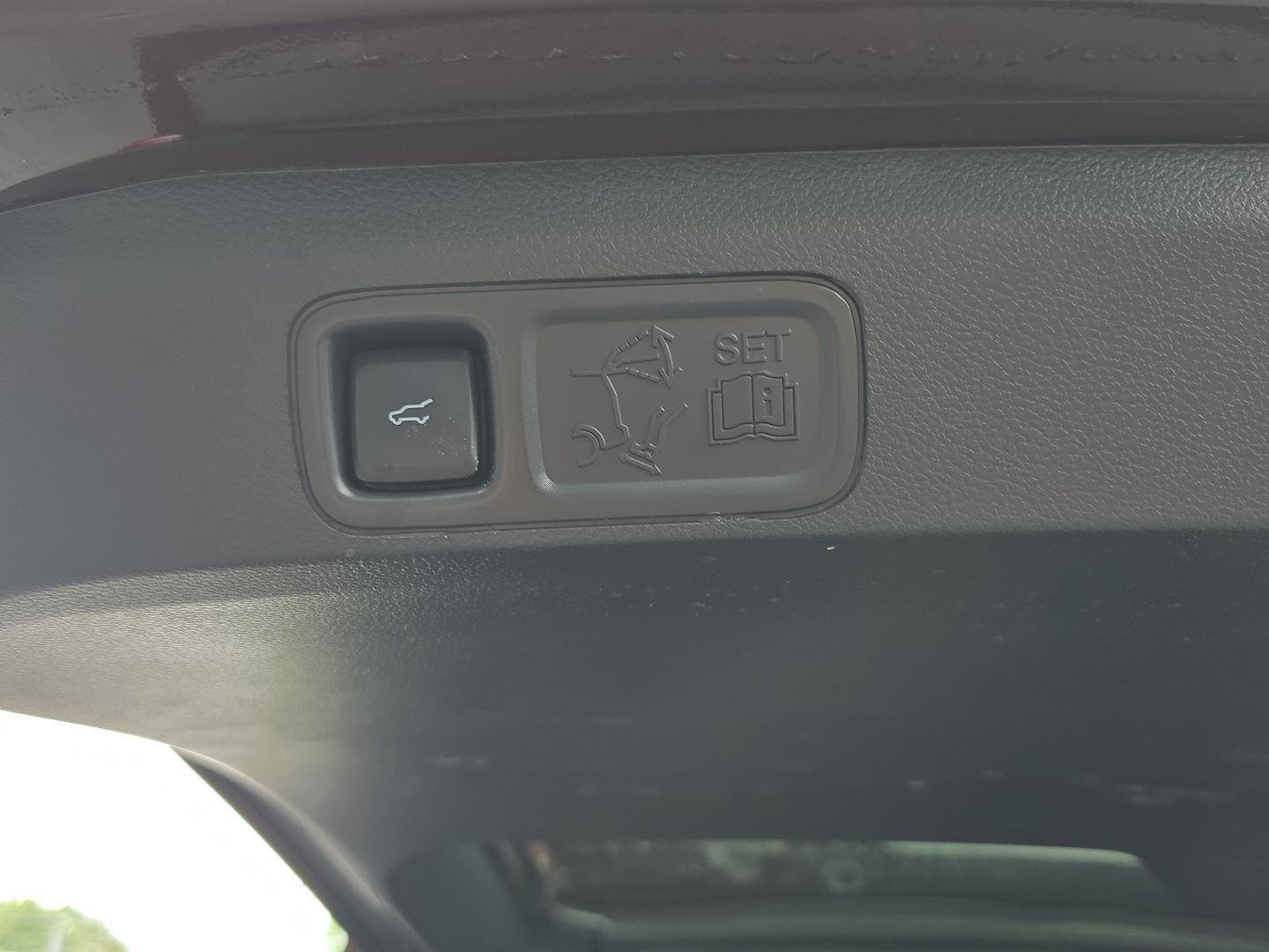 Used 2023 Ford Expedition Limited image 32