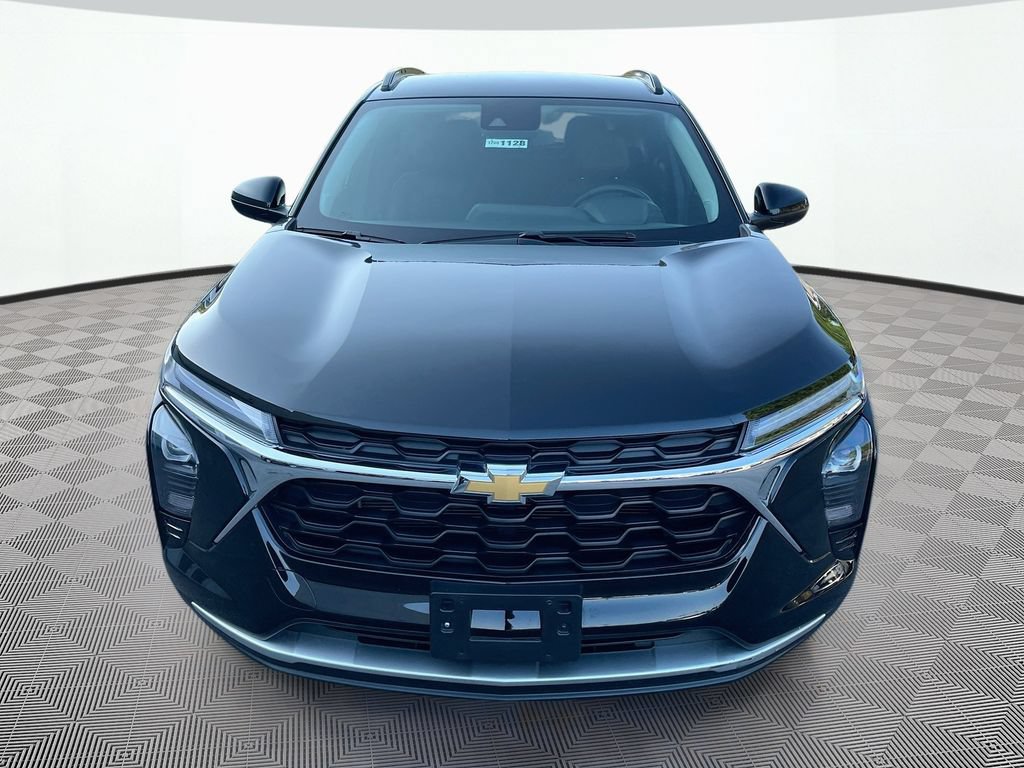 Used 2025 Chevrolet Trax LT w/ LT Convenience Package FWD image 2
