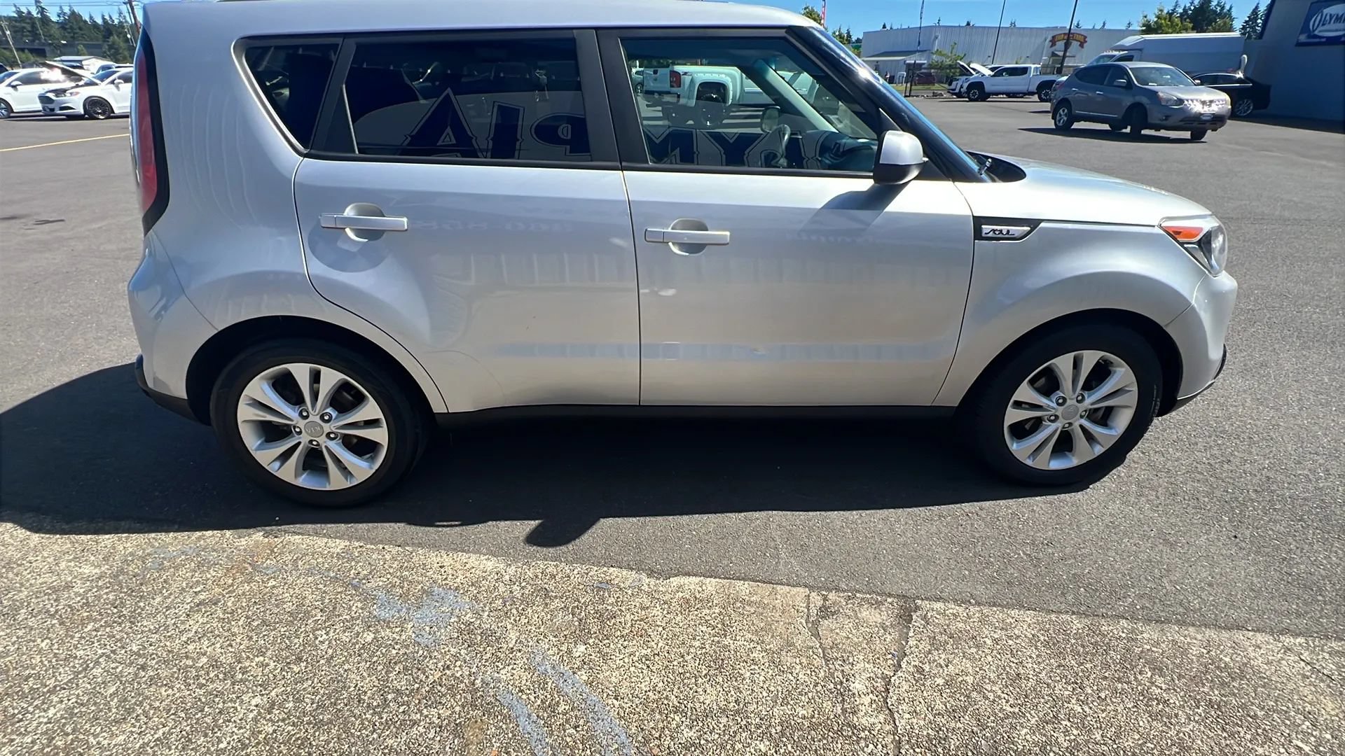 Used 2016 Kia Soul + FWD image 4