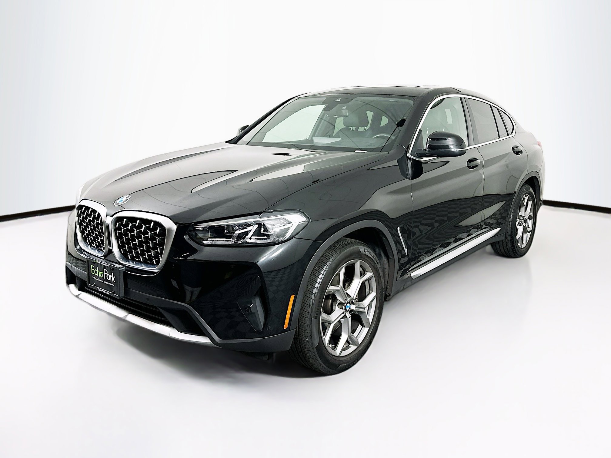 Used 2025 BMW X4 xDrive30i w/ Premium Package image 3