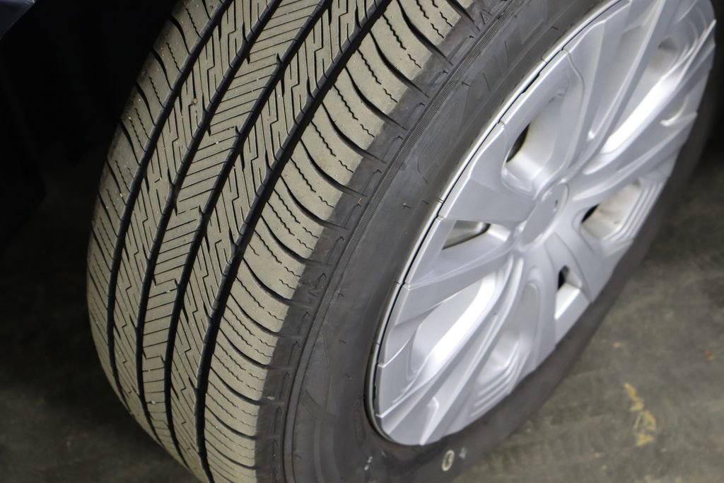 Used 2022 Toyota Prius LE image 34