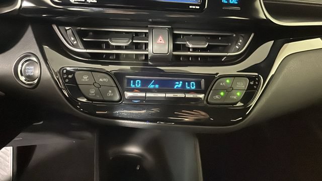 Used 2018 Toyota C-HR XLE FWD image 22