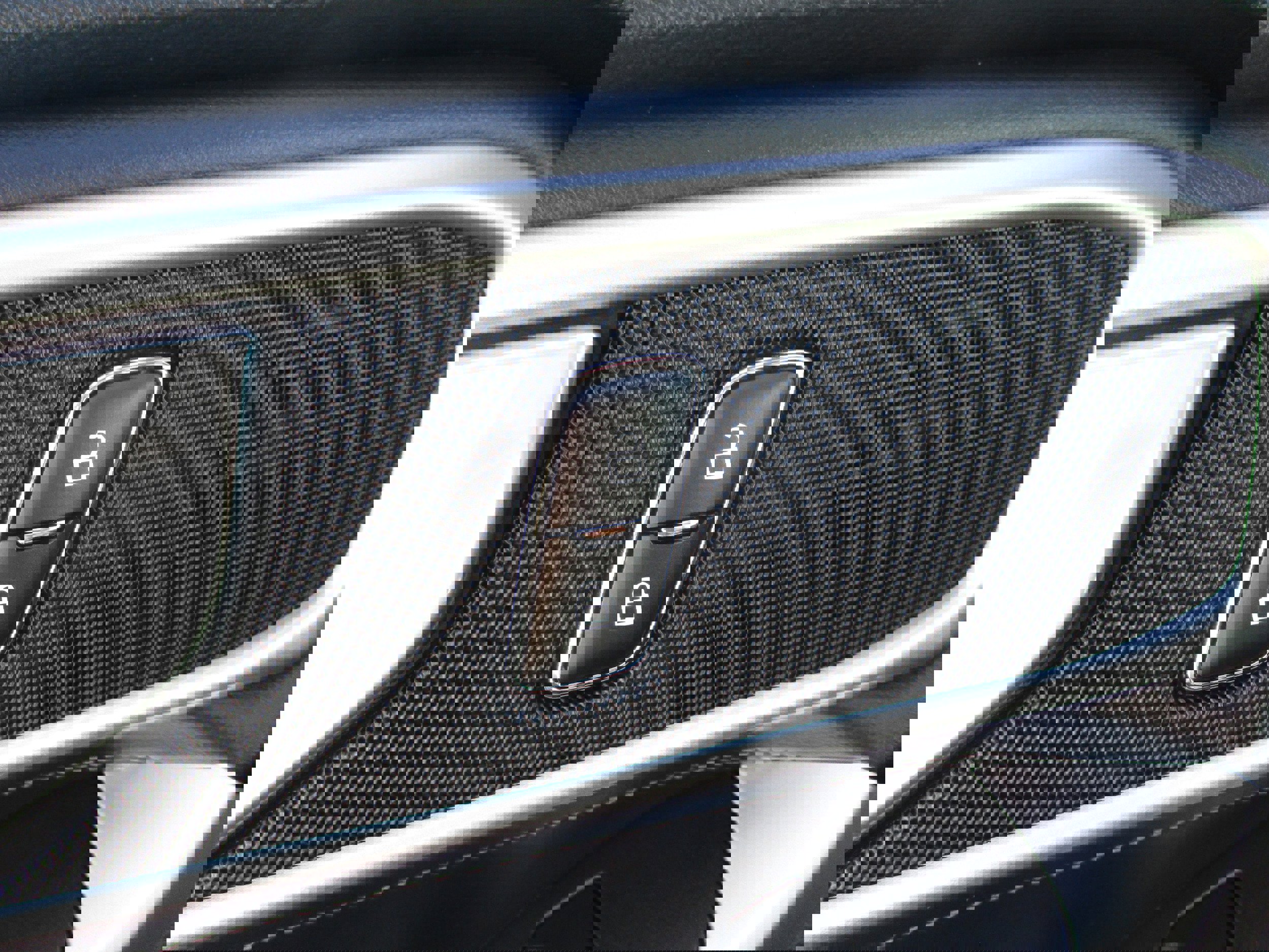 Used 2023 Ford Explorer XLT image 34