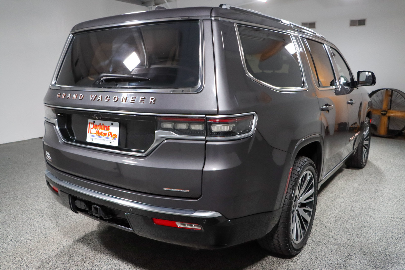 Used 2022 Jeep Grand Wagoneer Series III AWD/4WD image 7