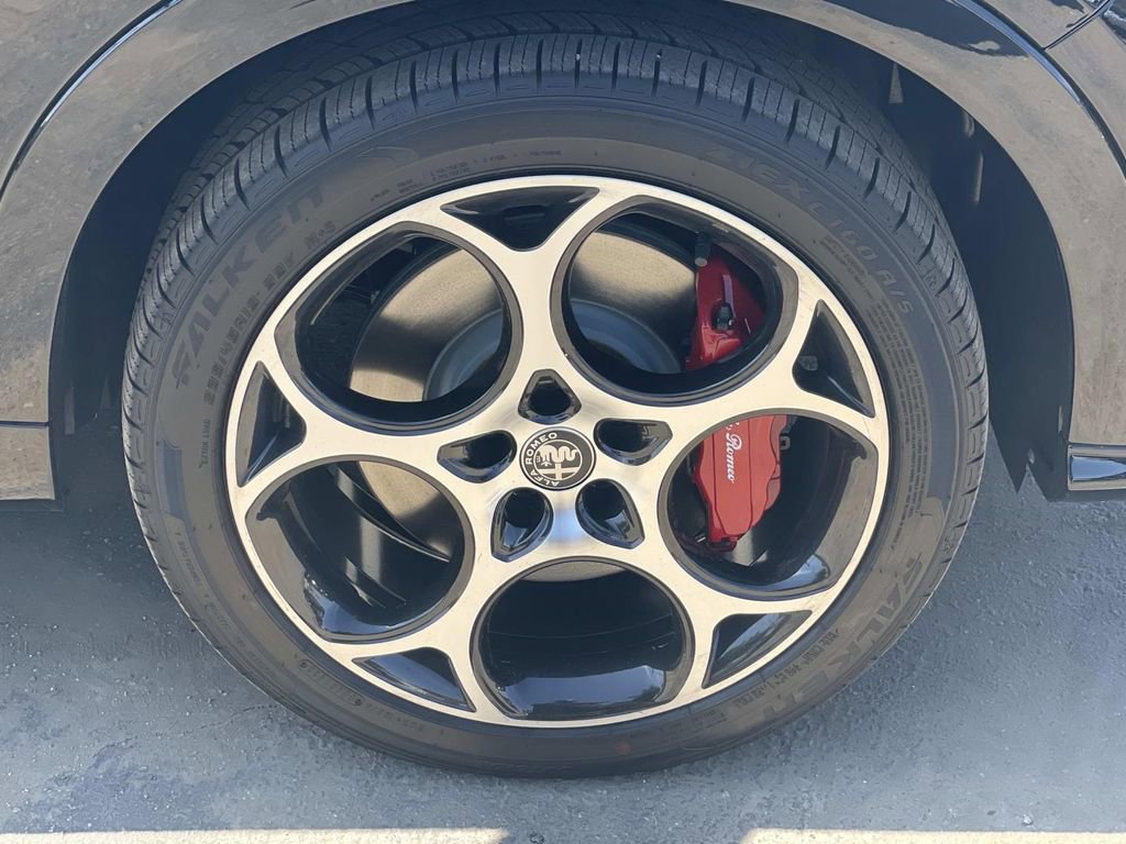 Used 2025 Alfa Romeo Tonale Veloce w/ Premium Package image 30