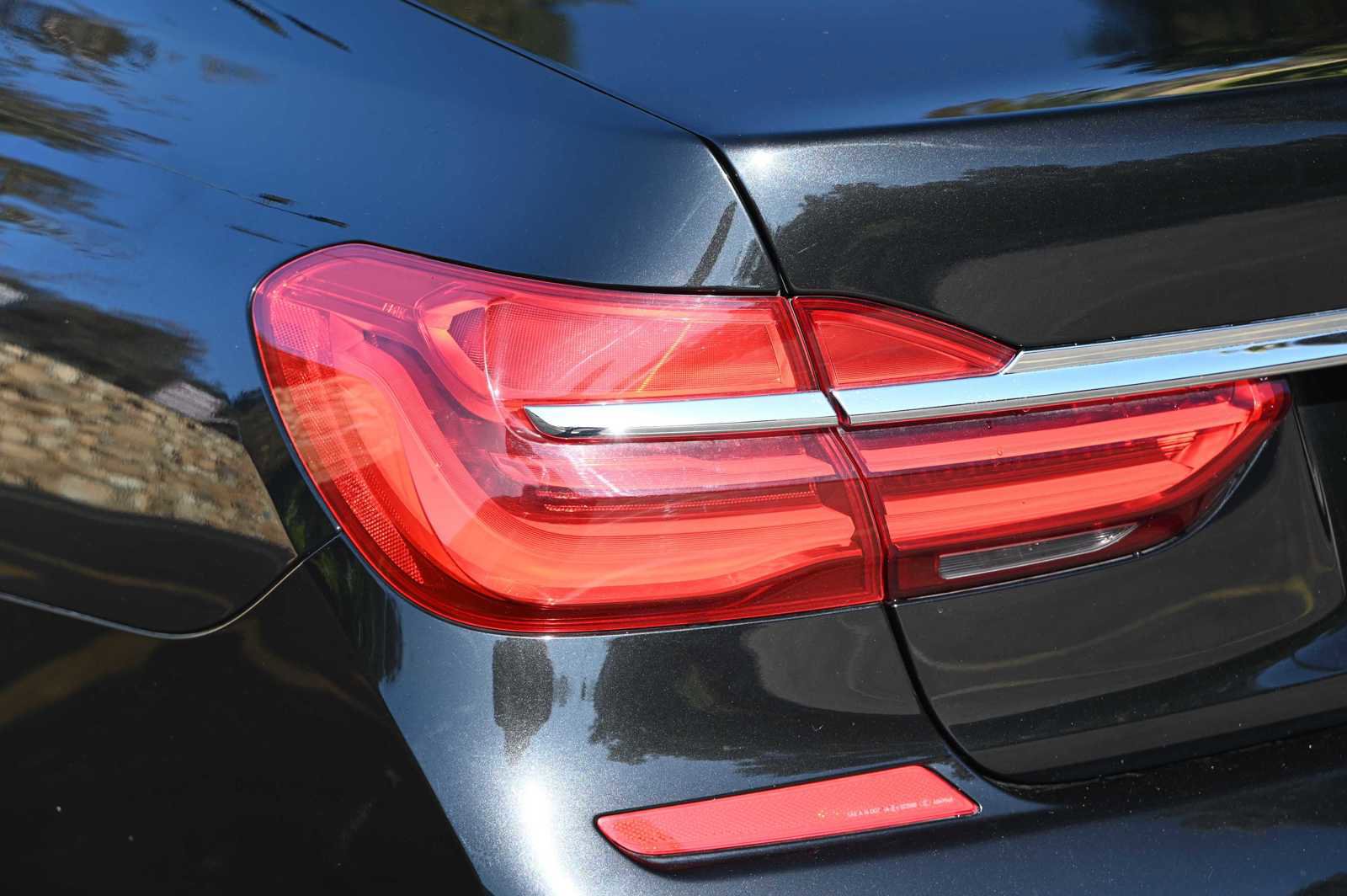 Used 2019 BMW 740i w/ M Sport Package image 7