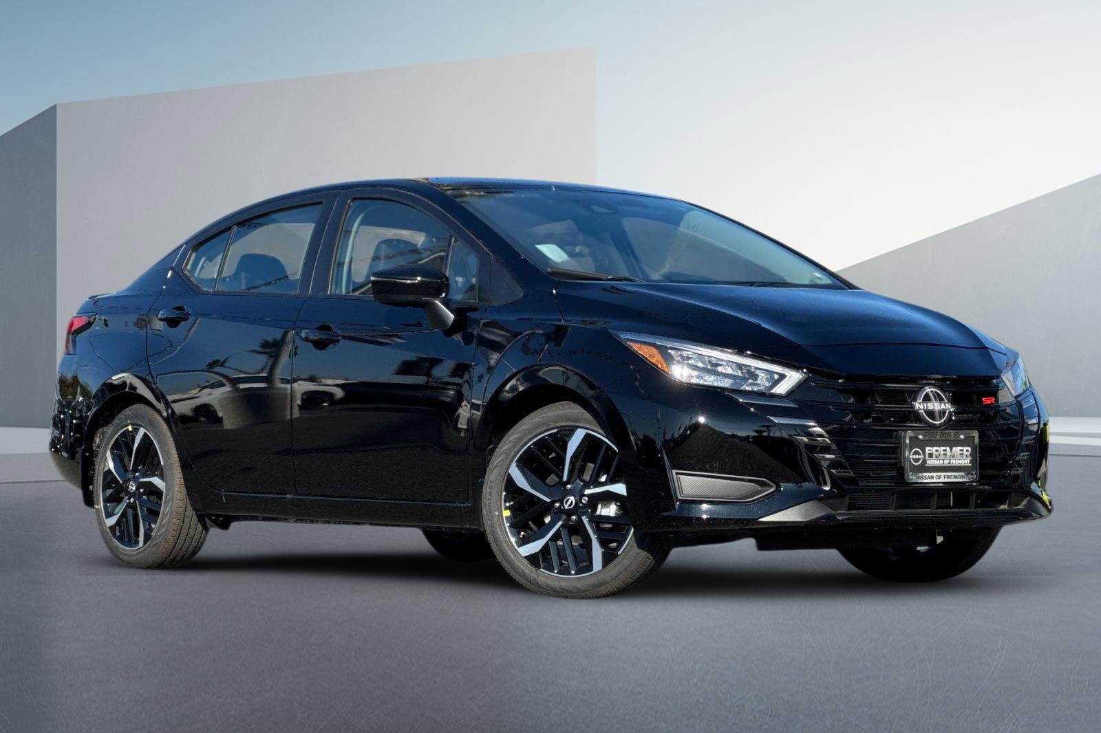 New 2025 Nissan Versa SR w/ Trunk Package image 2