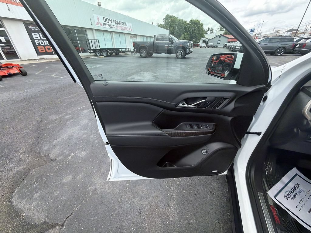 Used 2023 GMC Acadia Denali w/ Denali Ultimate Package AWD/4WD image 13