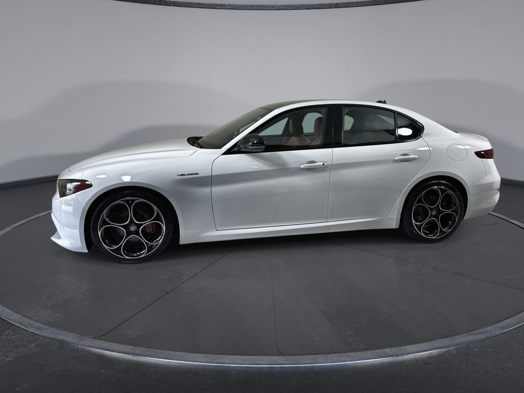 Used 2022 Alfa Romeo Giulia Veloce RWD image 5