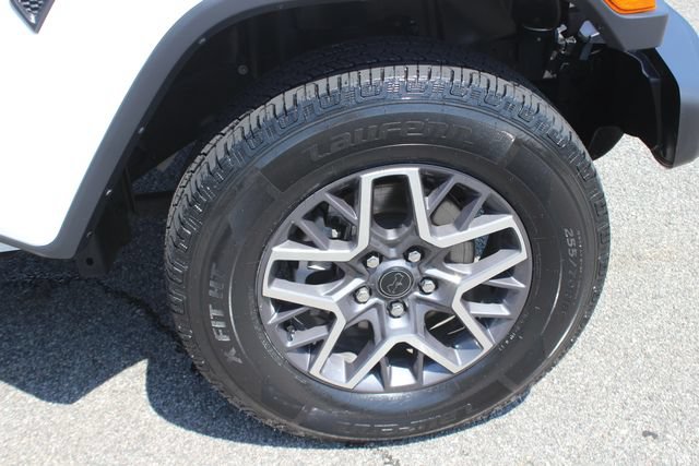 Used 2025 Jeep Wrangler Unlimited Sahara AWD/4WD image 35