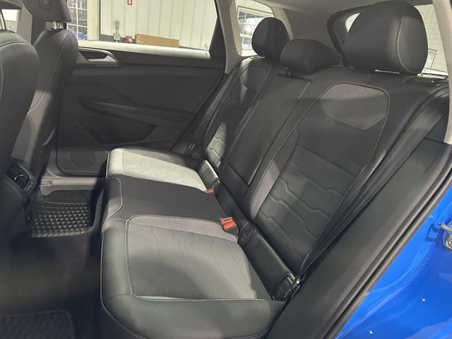 Certified 2025 Volkswagen Taos SE image 17