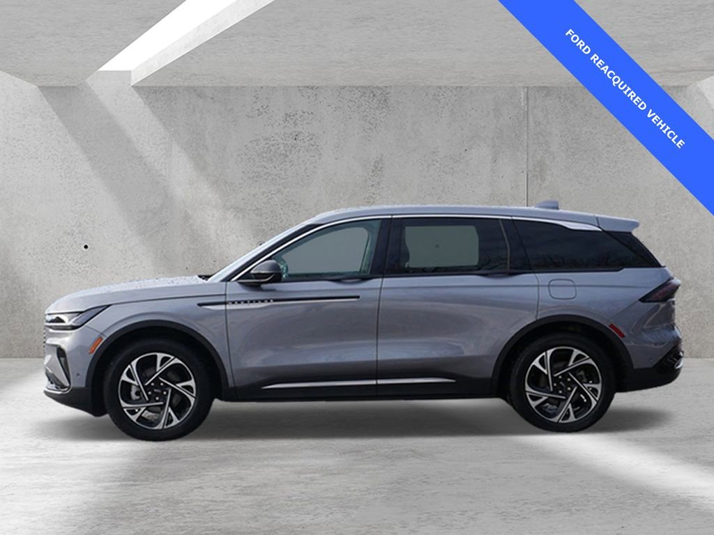 Used 2024 Lincoln Nautilus Premier w/ Equipment Group 102A image 4