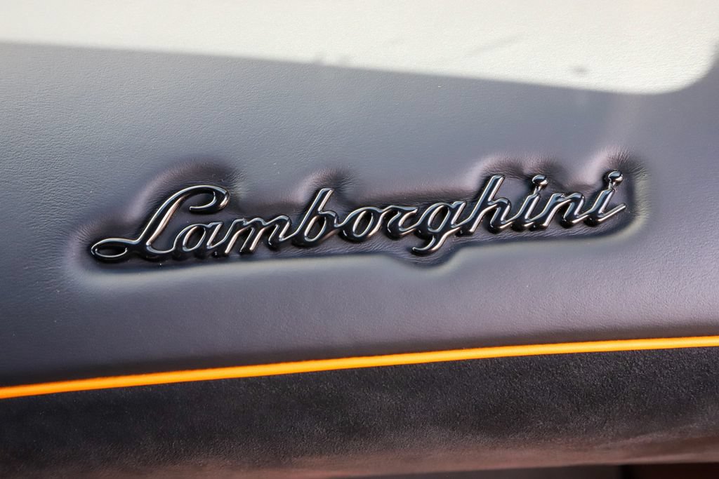 Used 2019 Lamborghini Aventador SVJ AWD/4WD image 24