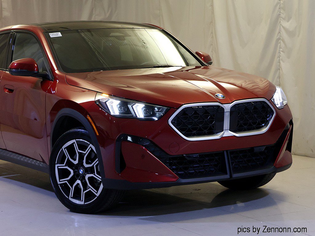 Certified 2026 BMW X2 xDrive28i AWD/4WD image 2