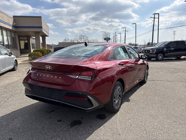 Used 2024 Hyundai Elantra SEL image 14
