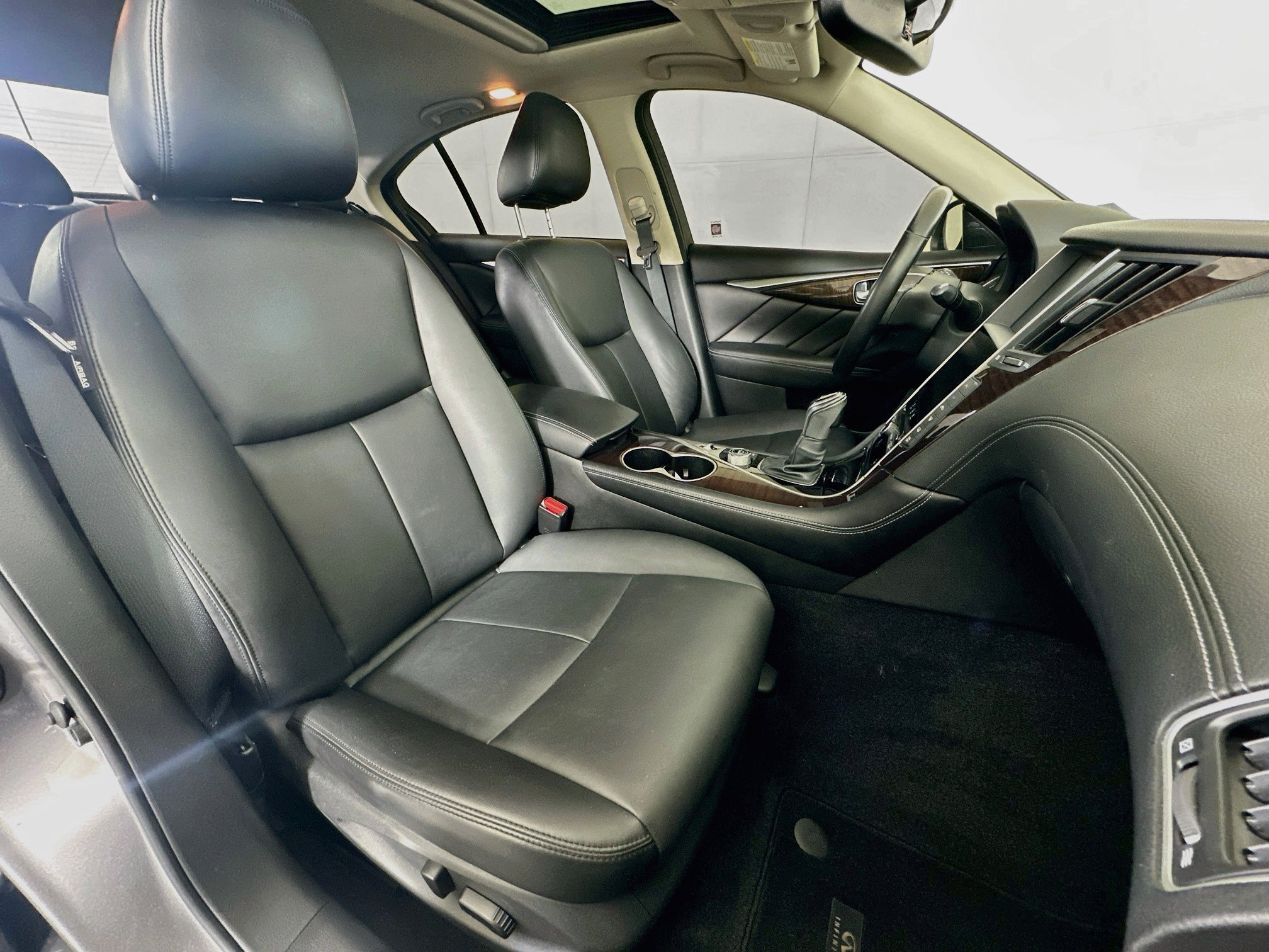 Used 2018 INFINITI Q50 Luxe w/ Essential Package (3.0T Luxe) RWD image 32