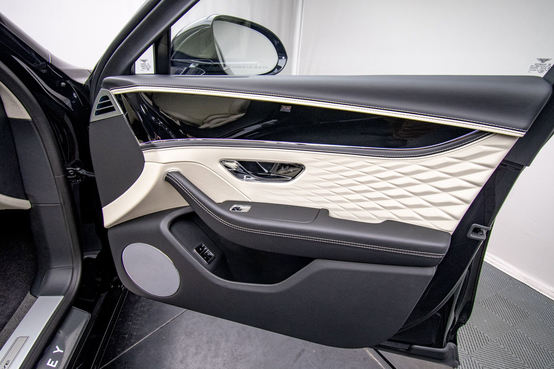 New 2026 Bentley Flying Spur Plug-In Hybrid image 41