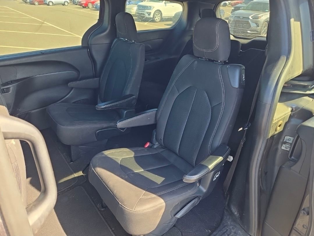 Used 2018 Chrysler Pacifica Touring Plus w/ S Appearance Package image 13