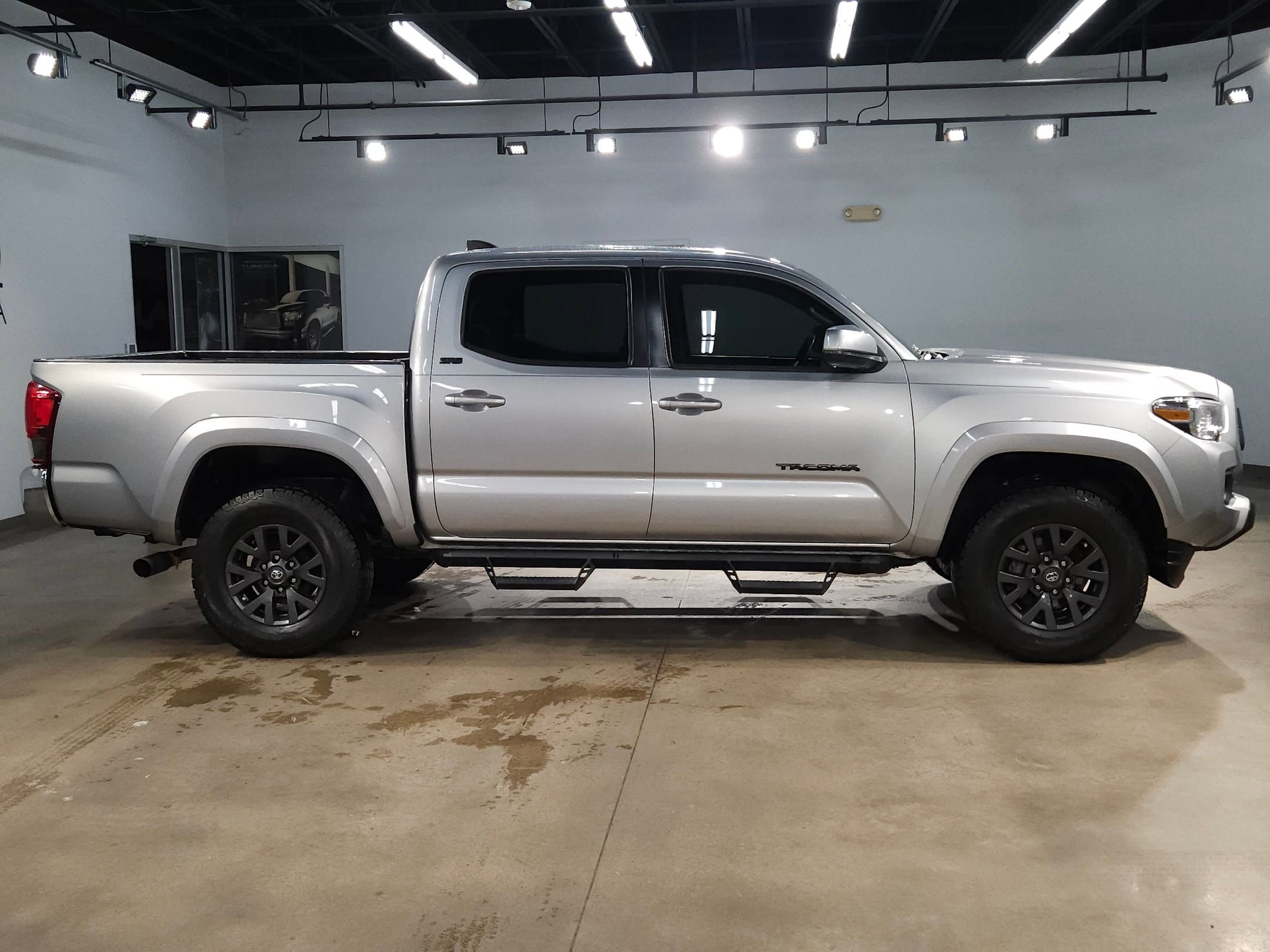 Used 2020 Toyota Tacoma SR5 image 8
