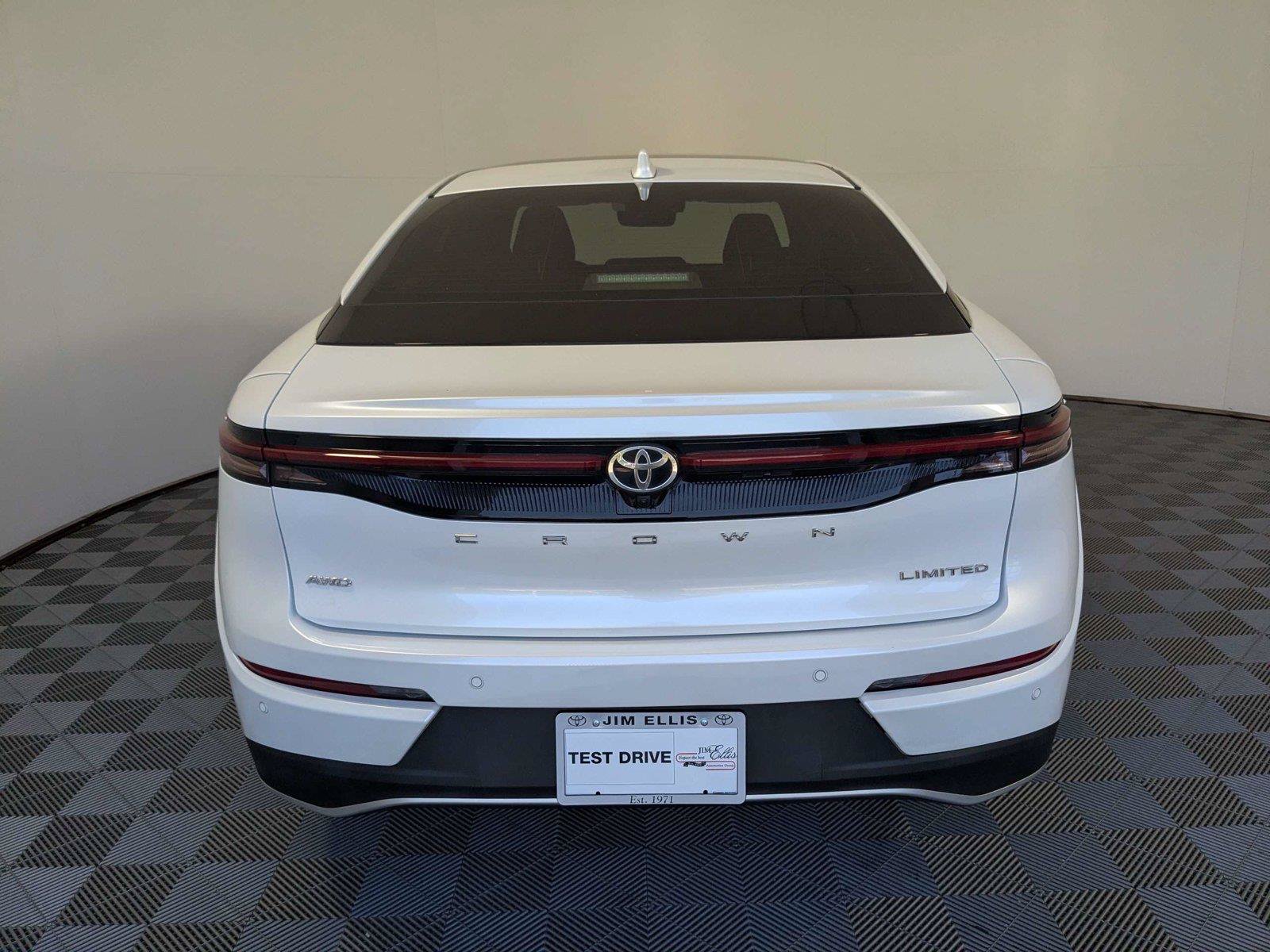 Used 2023 Toyota Crown AWD/4WD image 6