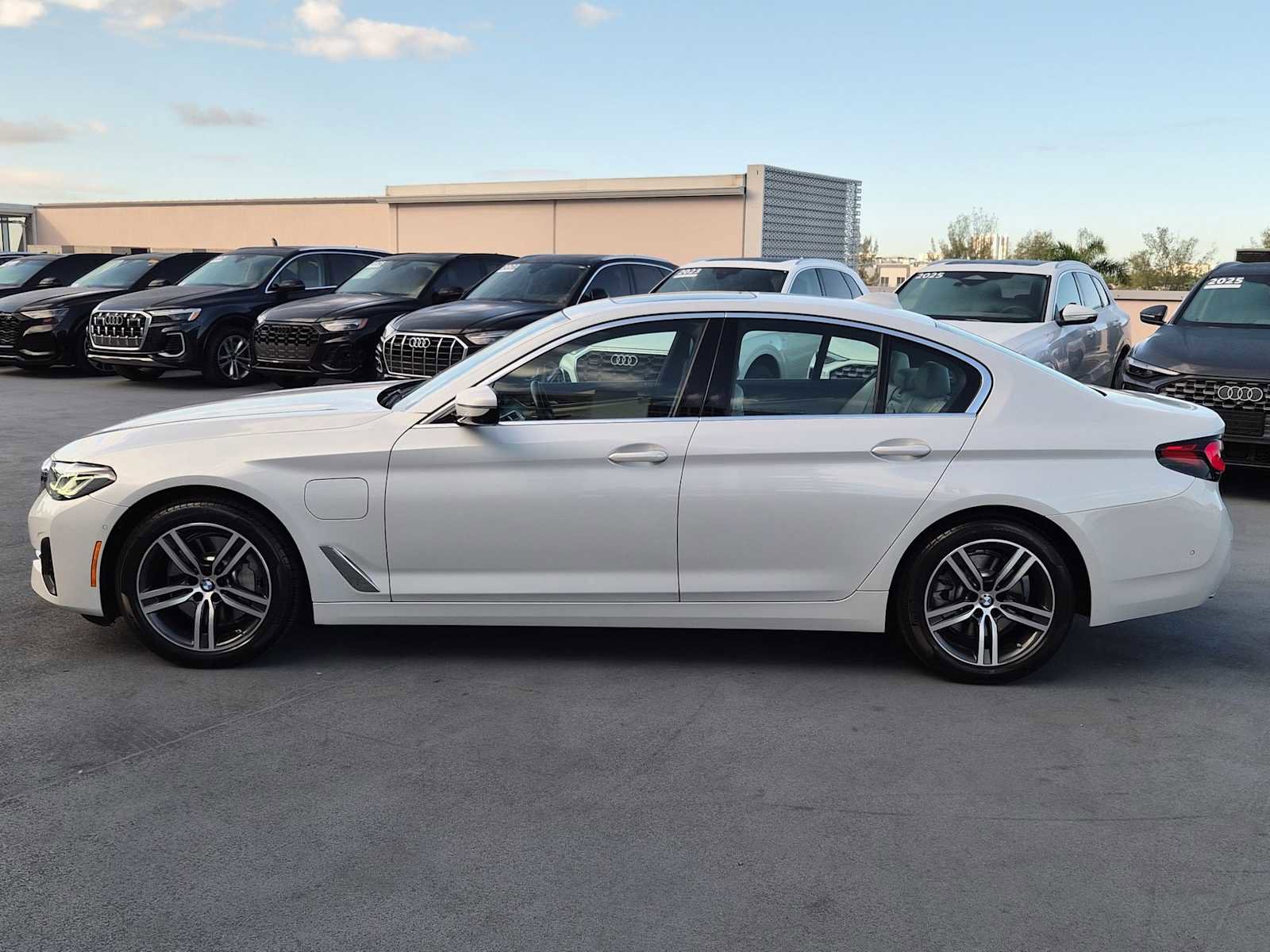 Used 2021 BMW 530e 530e w/ Premium Package image 3