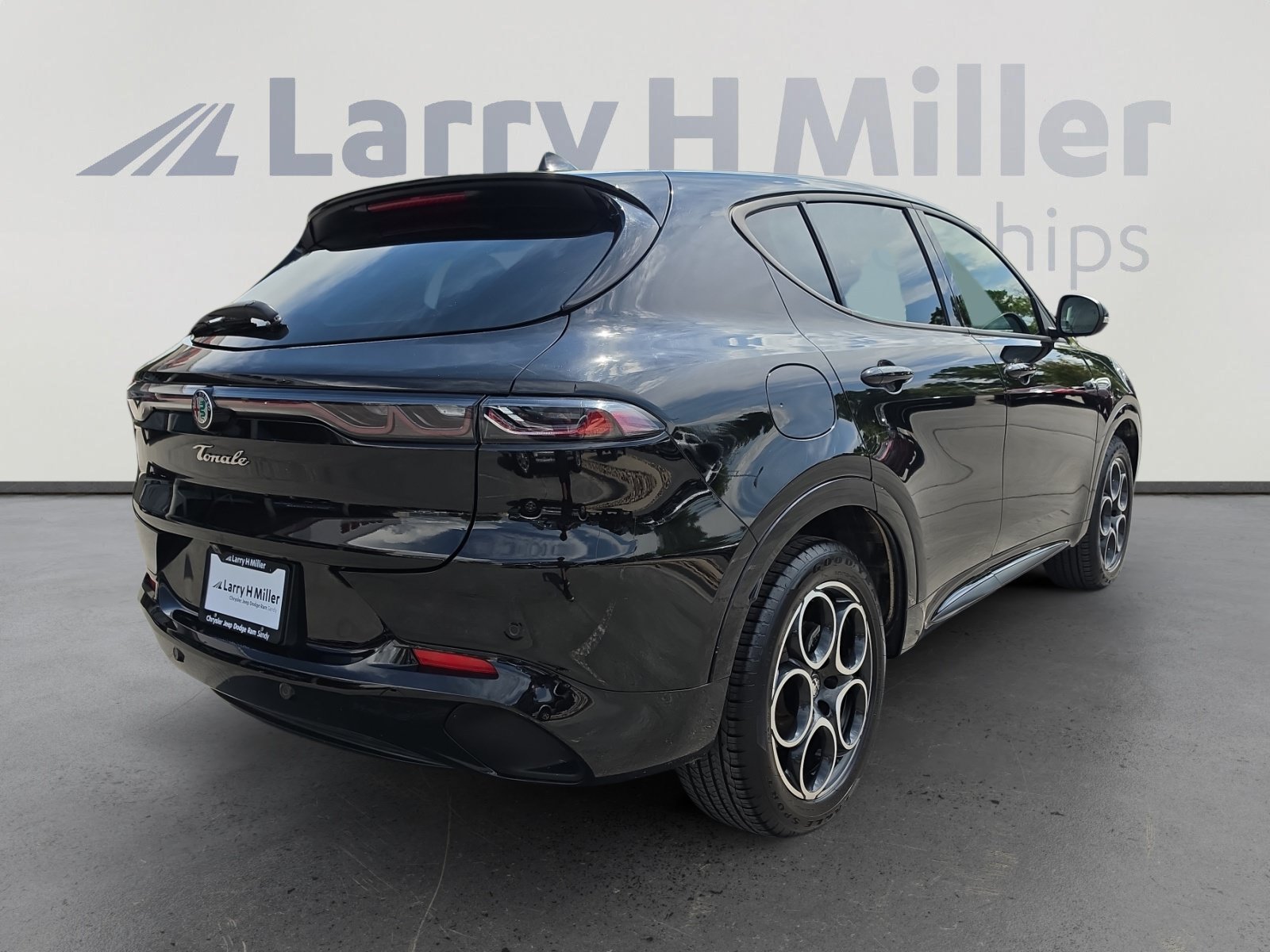Used 2025 Alfa Romeo Tonale AWD/4WD image 5