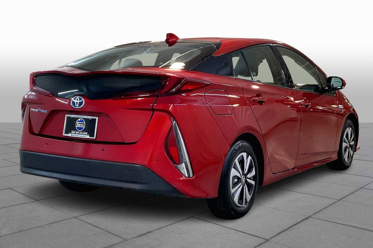 Used 2017 Toyota Prius Prime Advanced image 12