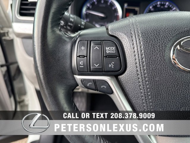 Used 2017 Toyota Highlander AWD V6 image 25