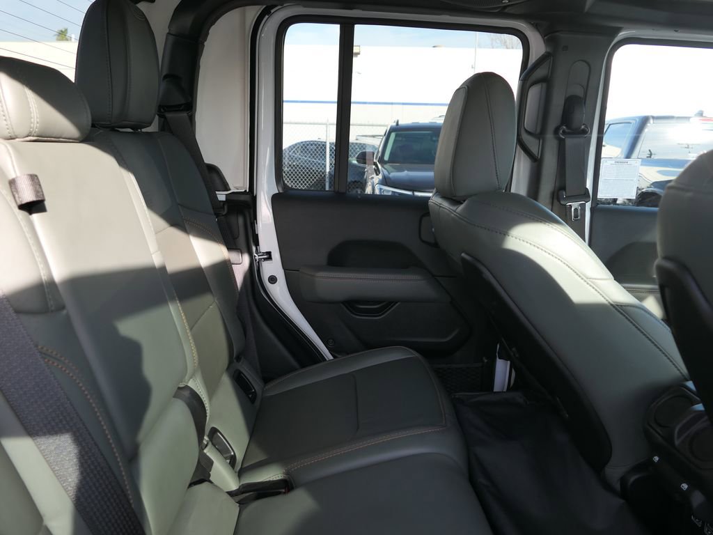 Used 2025 Jeep Gladiator Mojave w/ Convenience Group AWD/4WD image 23