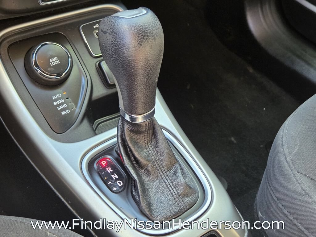 Used 2018 Jeep Compass Sport AWD/4WD image 30