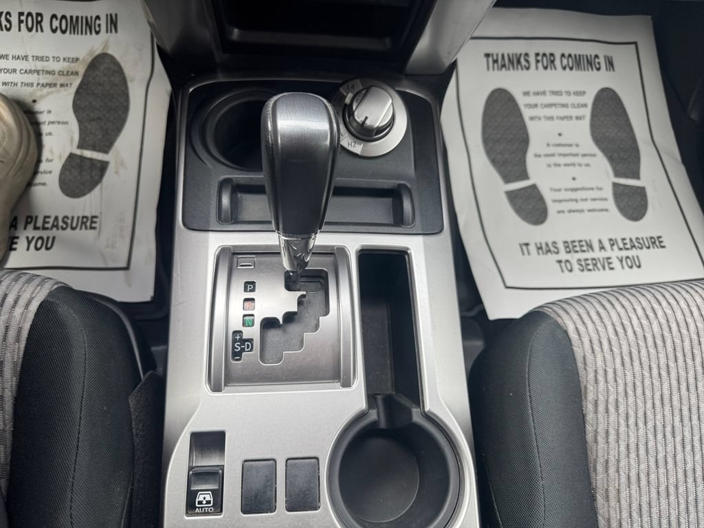 Used 2018 Toyota 4Runner SR5 AWD/4WD image 21