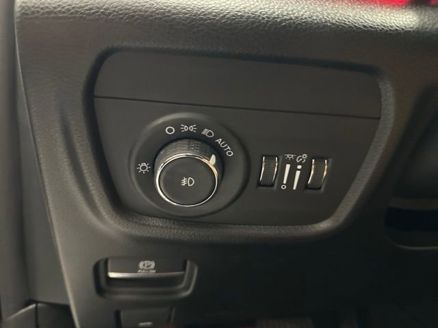 Used 2024 Jeep Grand Cherokee Summit w/ Luxury Tech Group V image 29