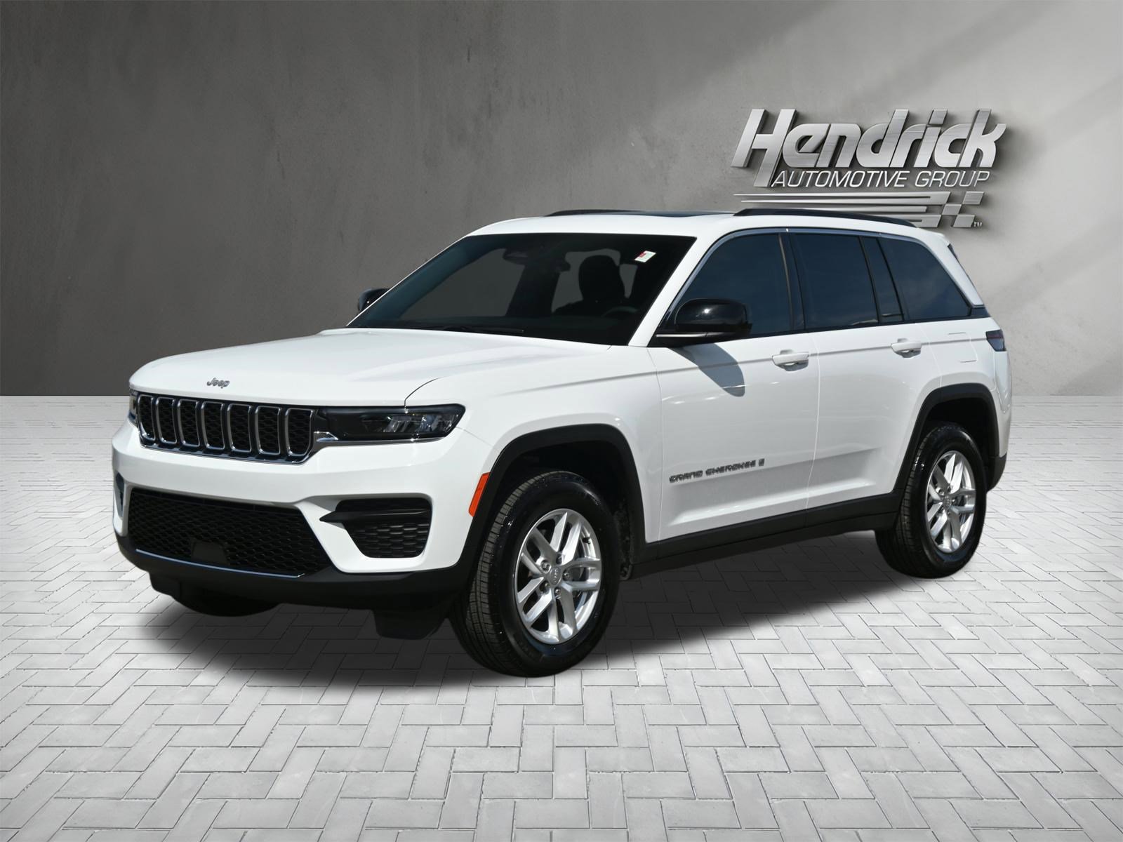 Used 2025 Jeep Grand Cherokee Laredo X image 8