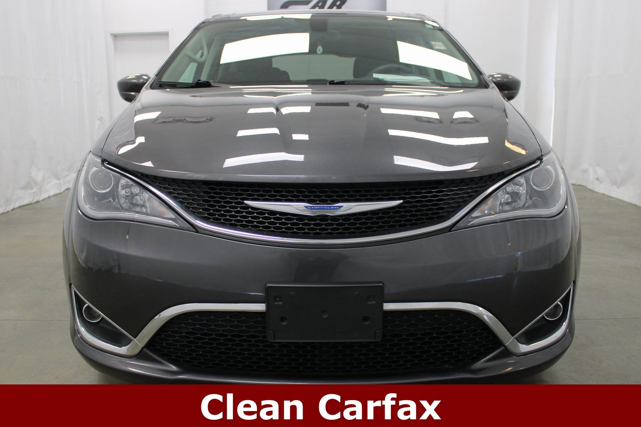 Used 2018 Chrysler Pacifica Touring Plus image 3